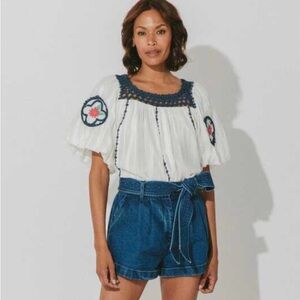 Evereve White and Blue Embroidered Top